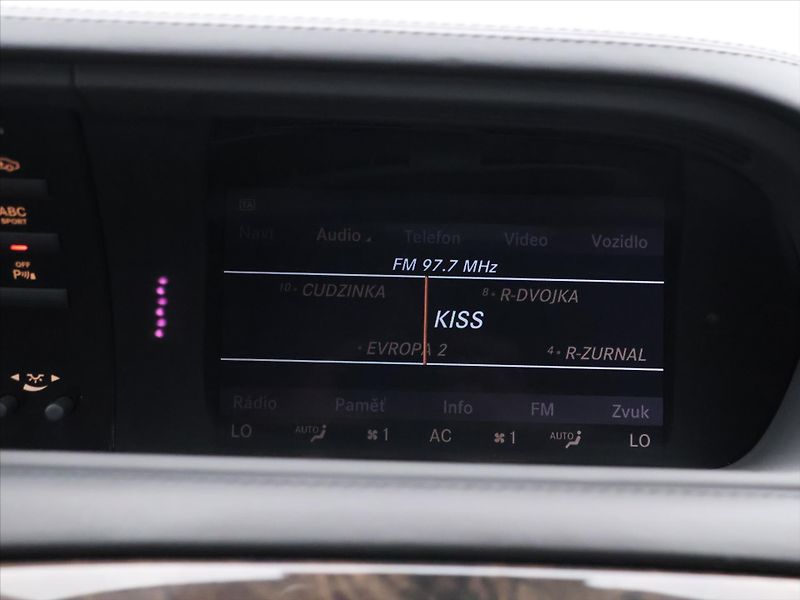 Mercedes-Benz CL 4.7 500 320kW  Blue EFFICIENCY - fotka 25 z 37