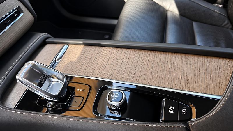 Volvo XC90 (2022) B5 ,ČR, Plus Dark  - fotka 13 z 16