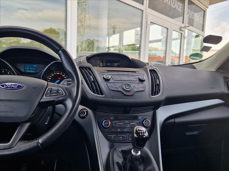 Ford Kuga 1,5 i EB 88kW AC VÝHŘEV NOVSTK - fotka 23 z 36