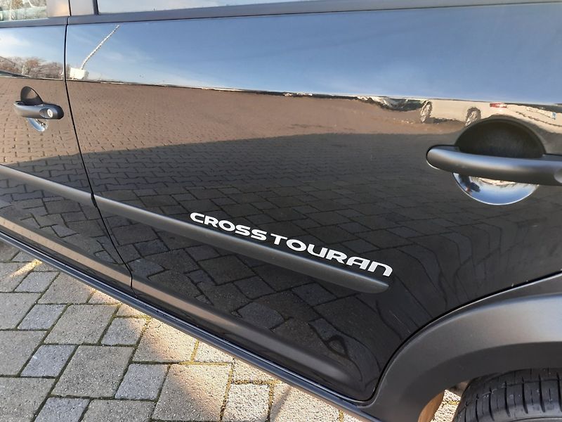 Volkswagen Touran (2011) 2.0 TDi CROSS - fotka 7 z 34