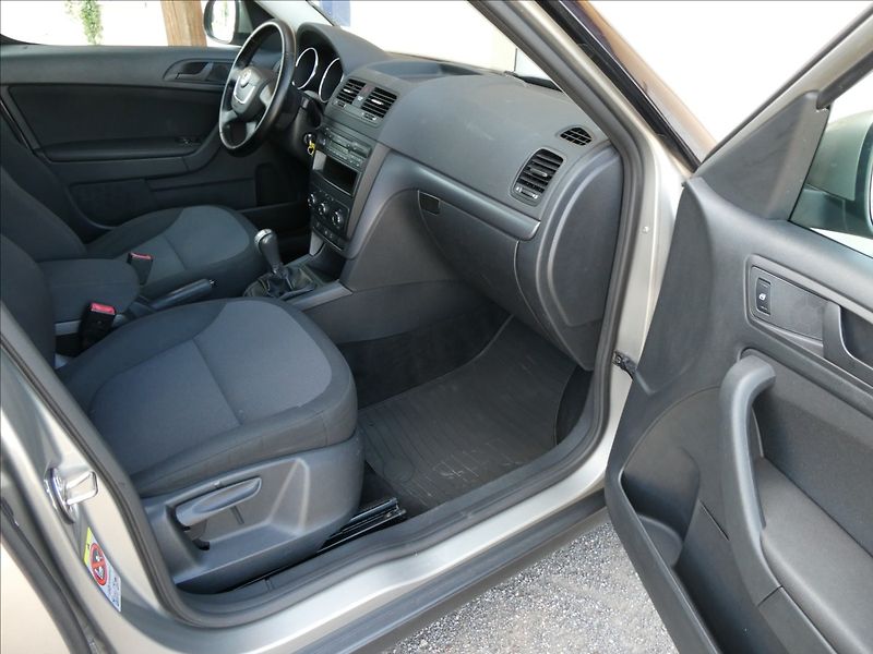 Škoda Yeti 2,0 TDi 81kW 4x4,2x kola,závěs - fotka 19 z 42