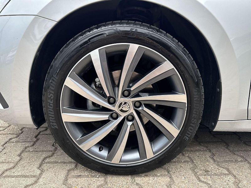 Škoda Octavia (2023) Combi 1.5 TSI M-HEV DSG Style - fotka 28 z 32