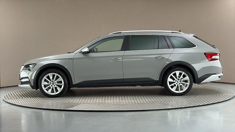 Škoda Superb 2.0 TSI DSG 4x4 Scout Combi - fotka 4 z 32