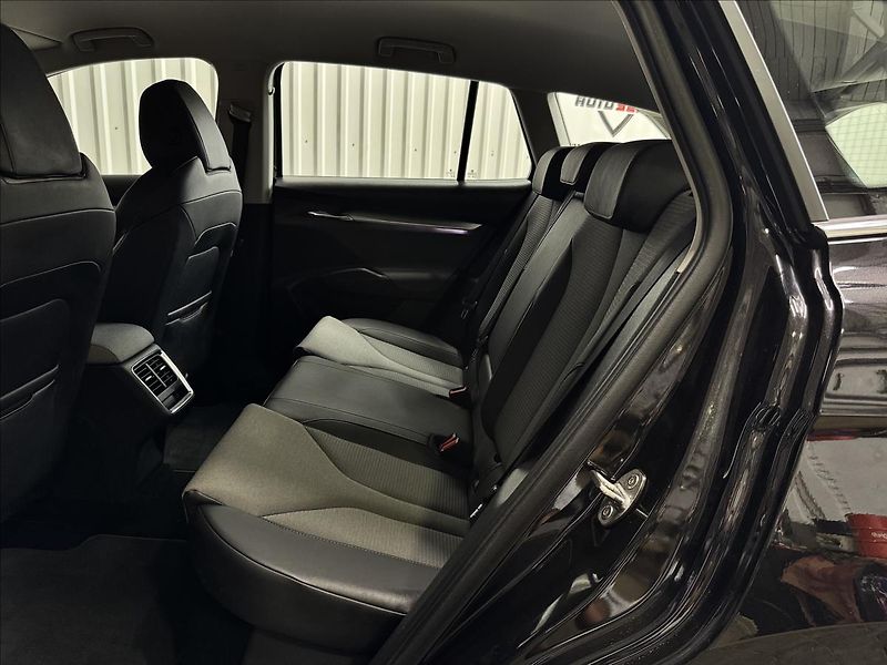 Škoda Enyaq IV80 150kW TAŽNÉ SOH 88% - fotka 34 z 43