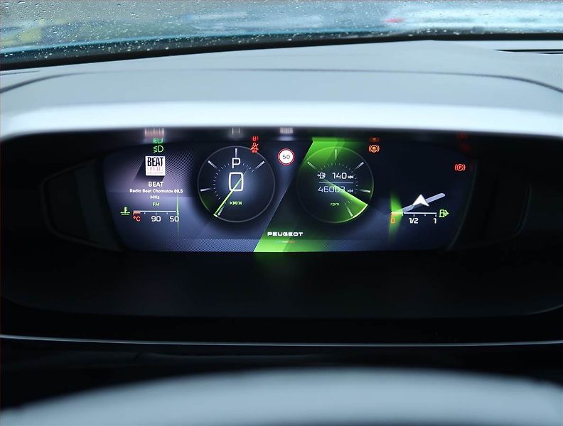 Peugeot 408 (2024) Allure 1.2 PureTech - fotka 11 z 19