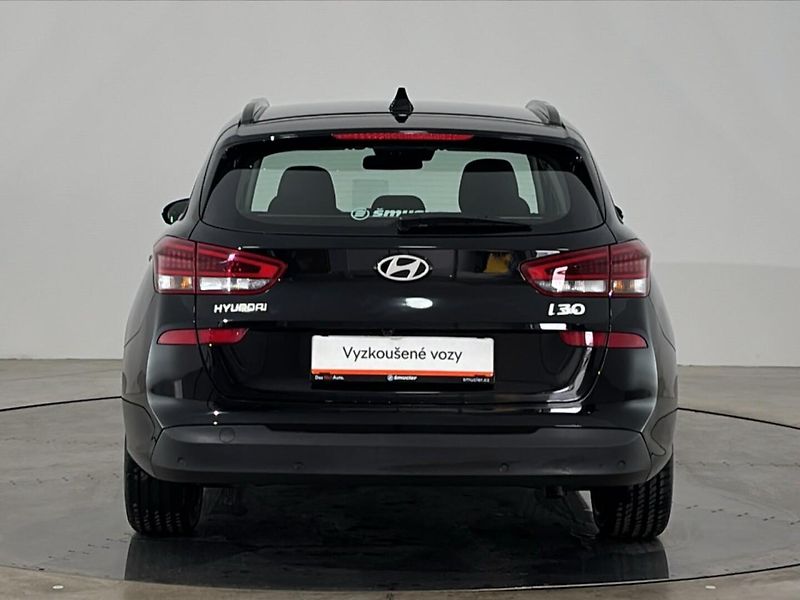 Hyundai i30 Smart DCT - fotka 17 z 27