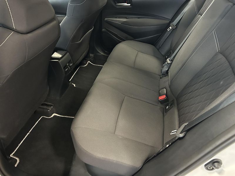 Toyota Corolla (2023) 1.8 Hybrid AT LED Kamera - fotka 19 z 26