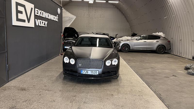Bentley Flying Spur (2016) 6.0 W12,630PS-335KM/HOD,KRÁSNÝ - fotka 34 z 55