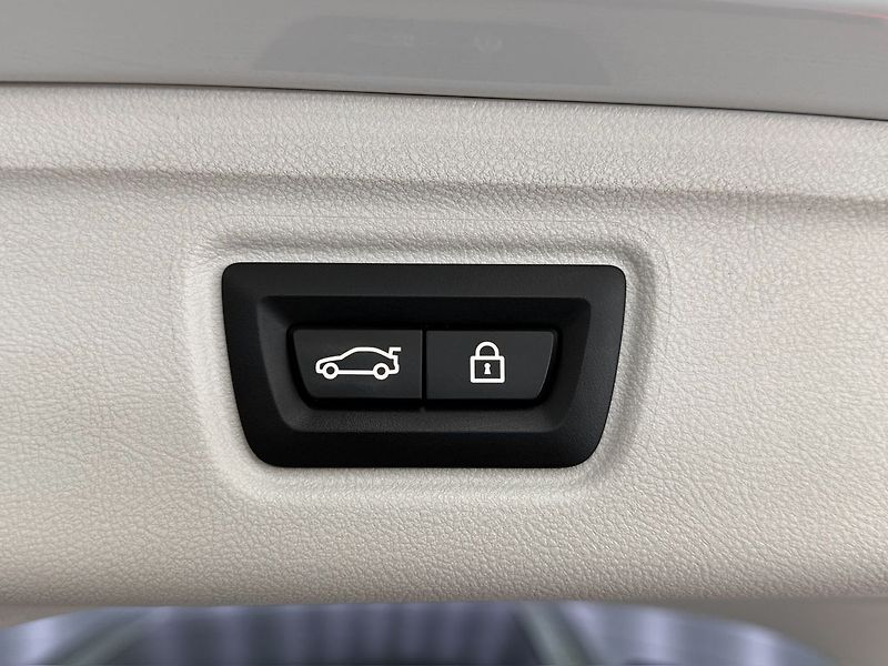 BMW Řada 3 320d xDrive AT LUXURY LINE, PA - fotka 27 z 29