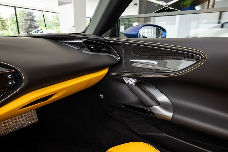 Ferrari SF90 Spider Tailor Made - fotka 10 z 27