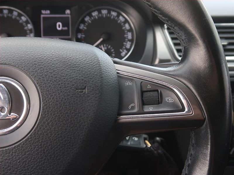 Škoda Rapid (2015) Spaceback 1.6 TDI, Xenony - fotka 17 z 17