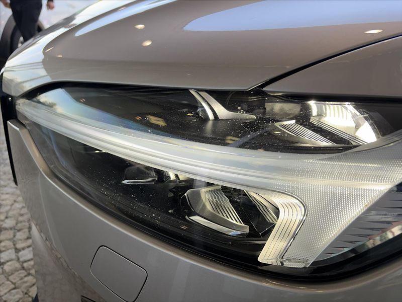 Volvo XC60 2,0   B4 AWD Dark PLUS - fotka 31 z 32