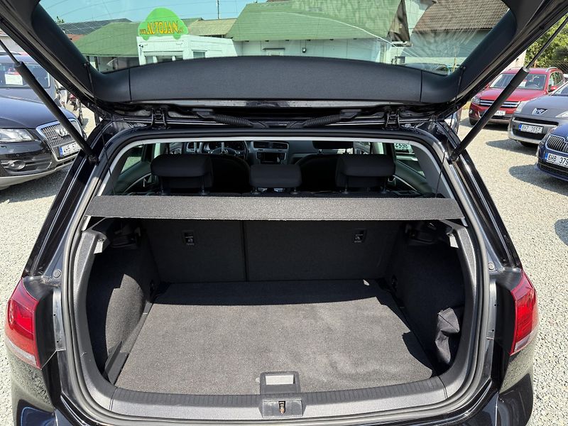 Volkswagen Golf 1.2 TSI DIGIKLIMA  - fotka 12 z 13
