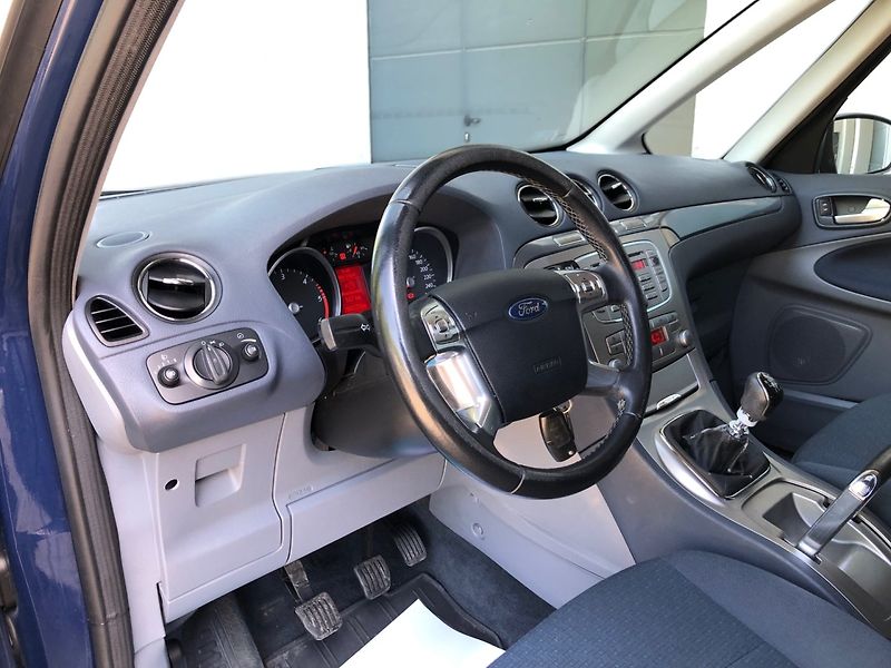 Ford Galaxy (2009) TREND 2.0 TDCi - fotka 17 z 31