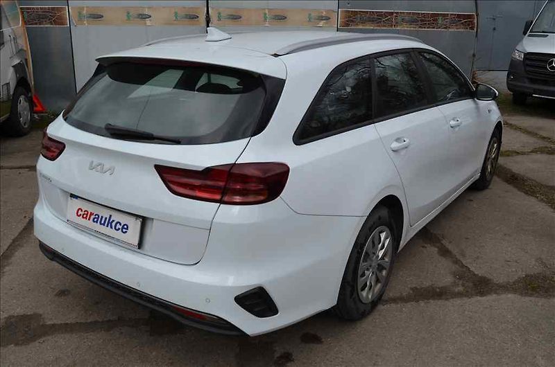 Kia Ceed (2022) SW 1,5 T-GDI - fotka 4 z 17