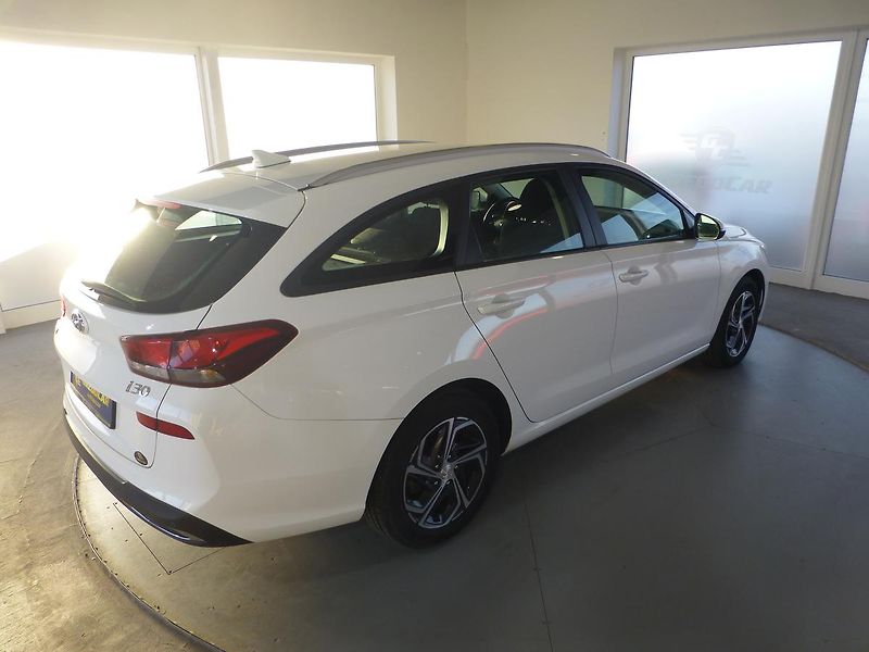 Hyundai i30 (2021) 1,6CRDI*ALU*AC**PARK.S**KAMERA - fotka 6 z 30