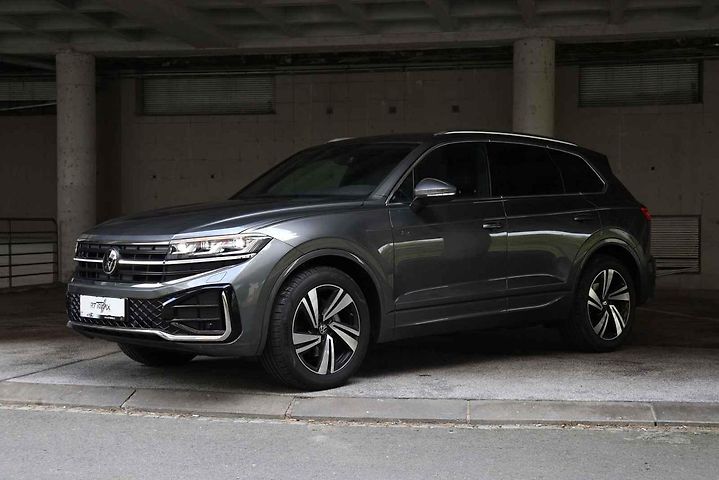 Volkswagen Touareg 3.0 TDI ve výbavě R-line.