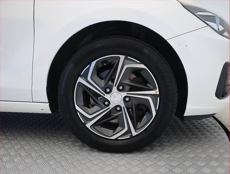 Hyundai i30 (2023) Family 1.5 DPI, Serv.kniha - fotka 15 z 19