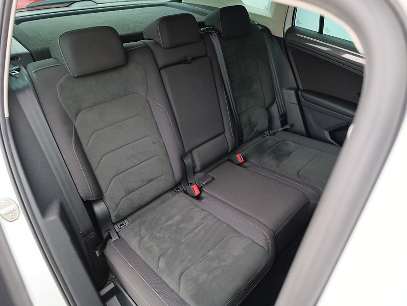 Volkswagen Tiguan 2.0TDI DSG 4M HIGHLINE ČR - fotka 18 z 35