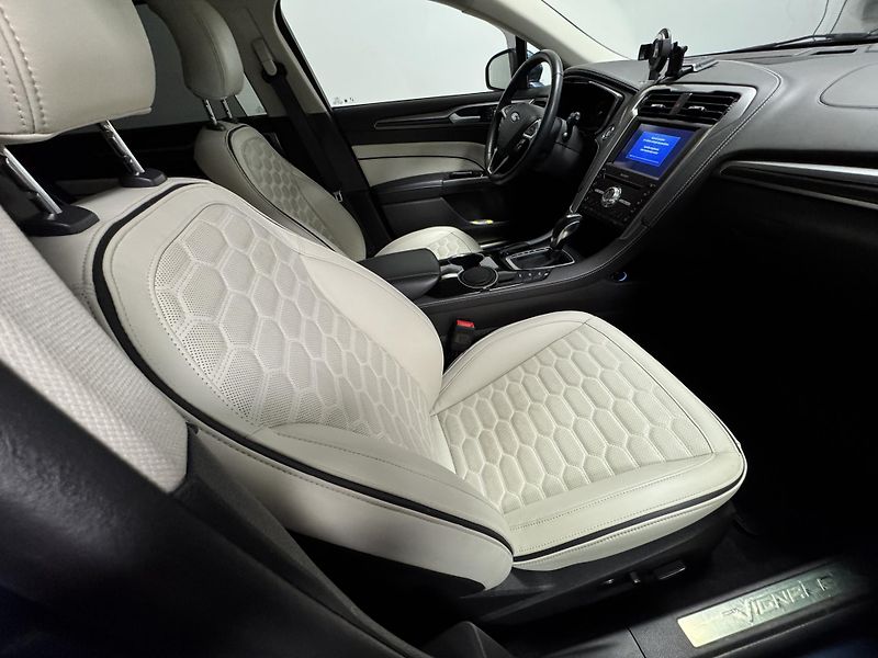 Ford Mondeo 2.0 Hybrid ecvT Aut Vignale P - fotka 20 z 37