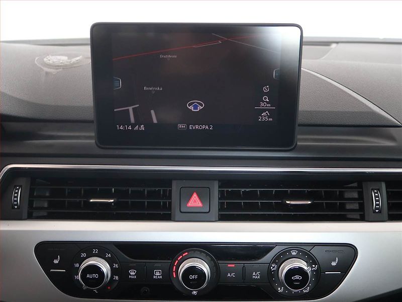 Audi A4 (2016) 2.0 TDI, Navi, Bi-Xenony - fotka 12 z 14