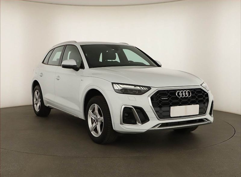 Audi Q5 (2024) 50 TFSI e - fotka 1 z 20