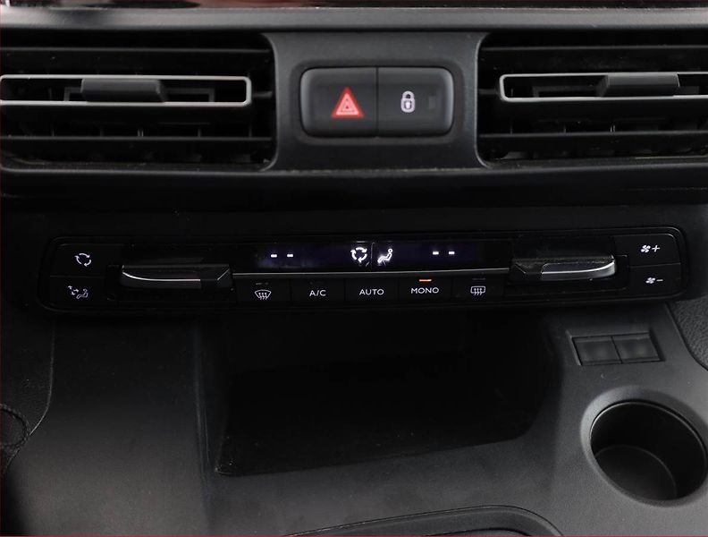 Opel Combo (2022) Elegance 1.5 CDTI, 5Míst, ČR - fotka 10 z 15