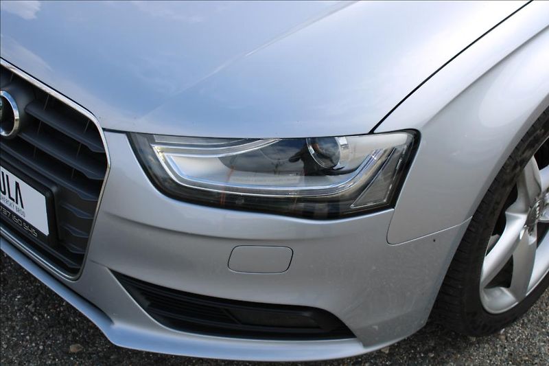 Audi A4 2,0 TDi  AUTOMAT, S-LINE - fotka 26 z 33