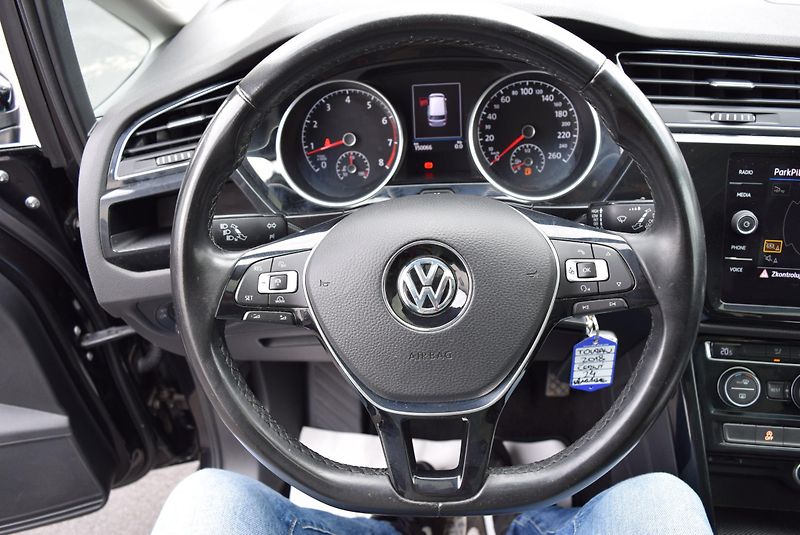 Volkswagen Touran (2018) 1.4TSI 110kw HIGHLINE TAŽ LED - fotka 33 z 50