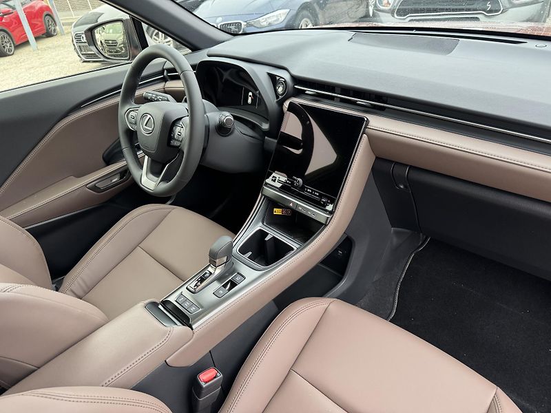 Lexus LBX (2025) 1.5 hybridní/Benzín ELEGANT T. - fotka 28 z 28