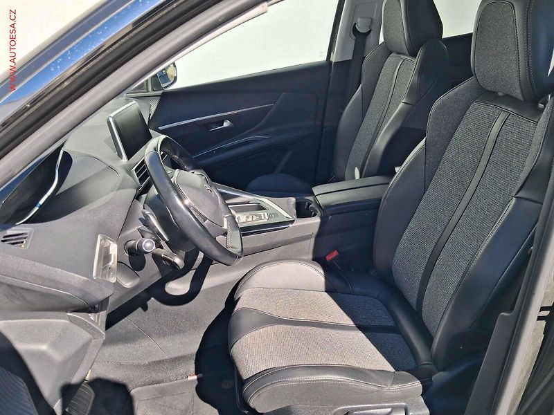 Peugeot 3008 (2019) 1.2 PT, Allure, AT, navi - fotka 9 z 17