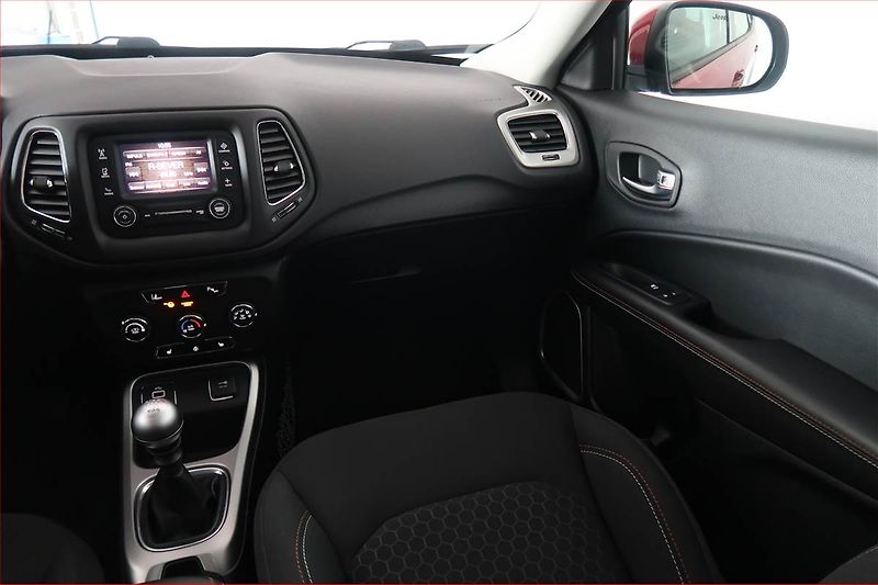 Jeep Compass (2018) 1.4 MultiAir, ČR,1.maj - fotka 8 z 17