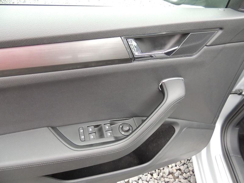 Škoda Superb (2020) 2.0TDi,110kw,Style,webasto,ČR - fotka 24 z 39
