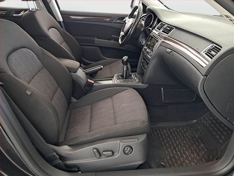 Škoda Superb (2013) Elegance 2.0 TDI, 4X4, Navi - fotka 9 z 17