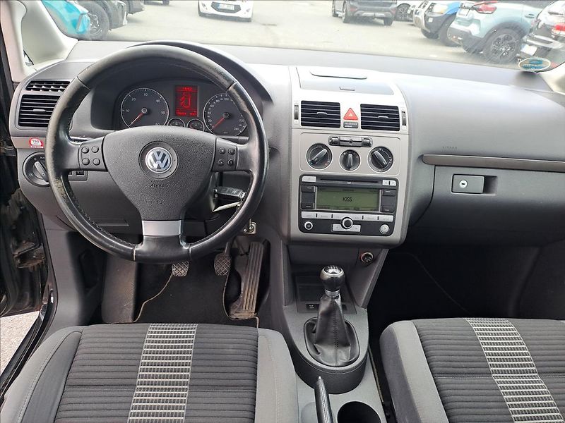 Volkswagen Touran 1,9 TDI KLIMA,TEMPOMAT - fotka 9 z 13