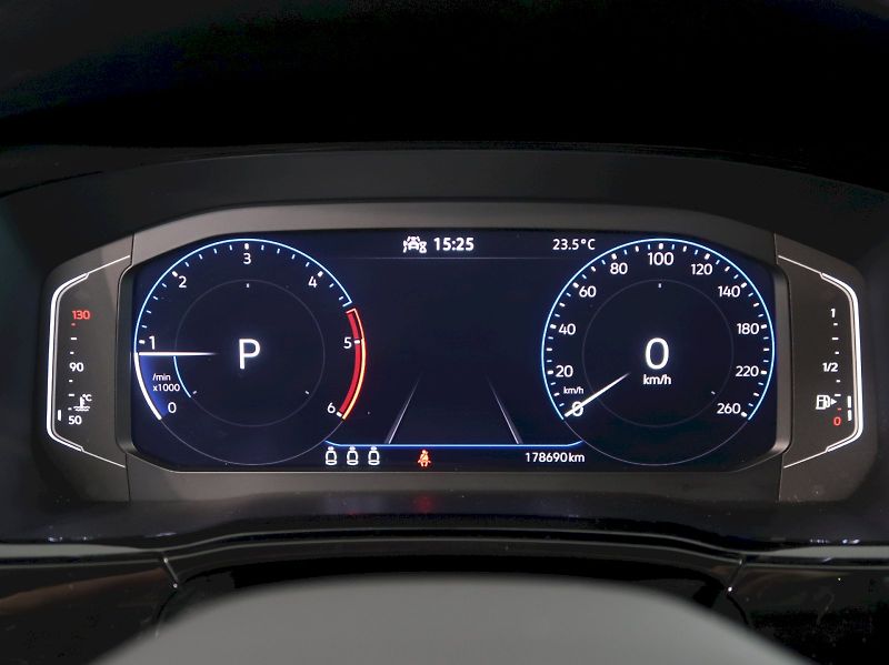 Volkswagen Touran (2023) HIGHLINE 2.0TDI 110KW DSG - fotka 17 z 37