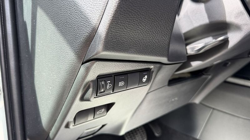 Toyota Corolla Cross 1.8.Hybrid Style skladový vůz - fotka 16 z 29