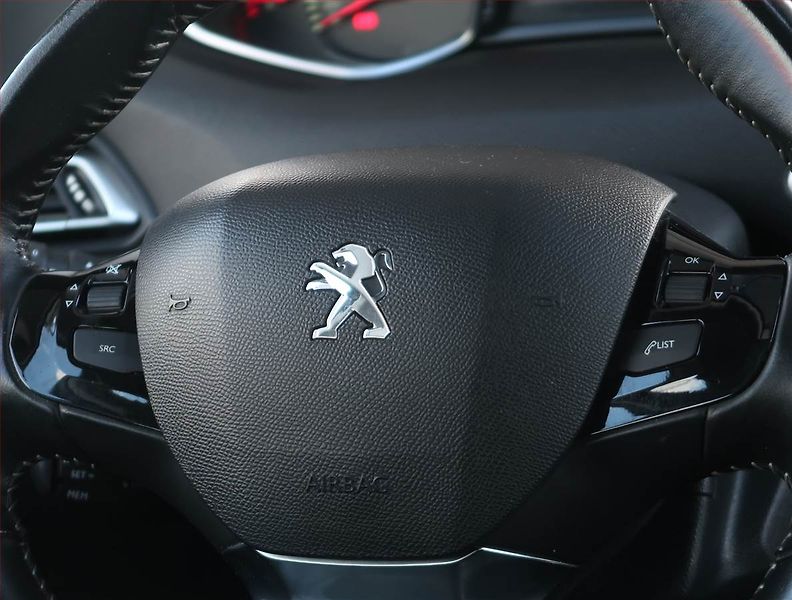 Peugeot 308 (2017) 1.2 PureTech, Serv.kniha, Navi - fotka 20 z 20