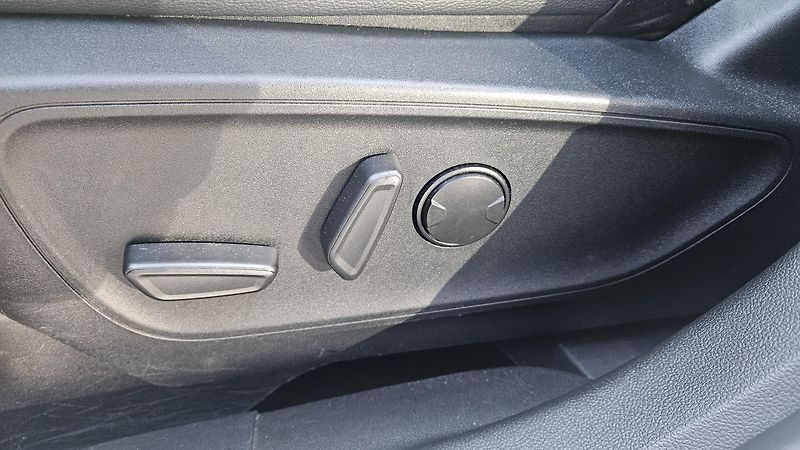 Ford Kuga (2021) 2.0 EB 140kW ST-line 4x4 AT8  - fotka 18 z 36