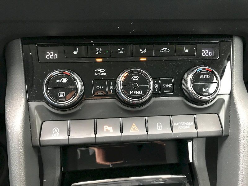Škoda Karoq (2024) SEL TOP TS 110/1.5 M6F - fotka 24 z 28