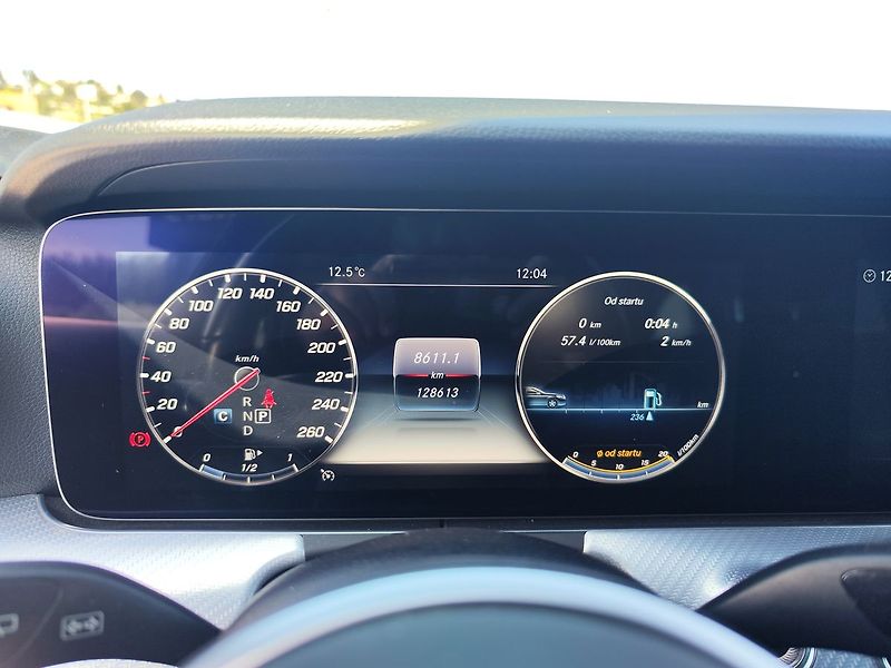 Mercedes-Benz Třídy E E220d/143kW 4MATIC All-Terrain - fotka 17 z 37