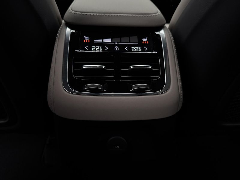 Volvo XC90 T8 AWD RECHARGE BRIGHT PLUS CZ - fotka 27 z 48