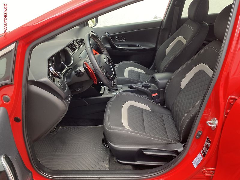 Kia Ceed (2017) 1.6 CRDi, ČR, AT, autoAC - fotka 9 z 18