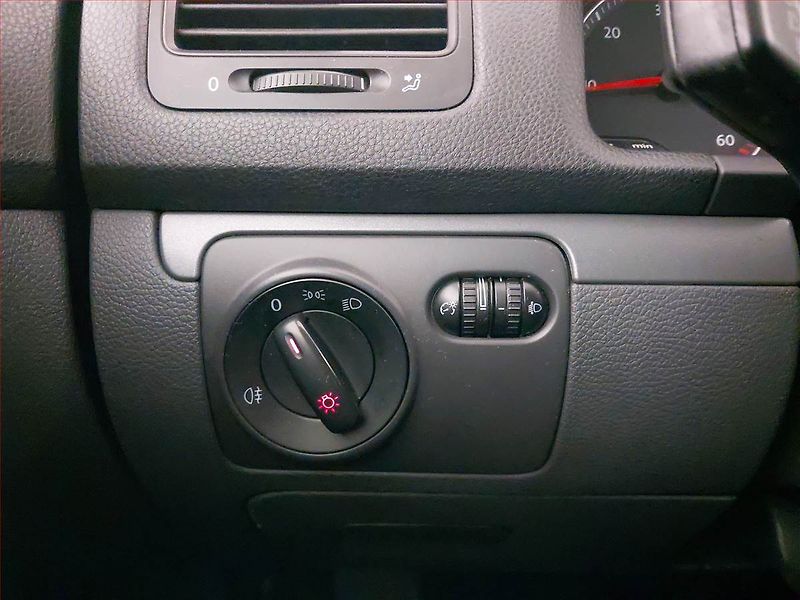 Volkswagen Golf (2009) 1.9 TDI, Serv.kniha, po STK - fotka 15 z 16