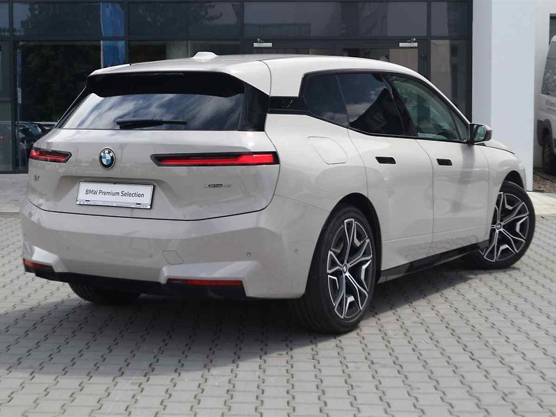 BMW iX - fotka 6 z 10