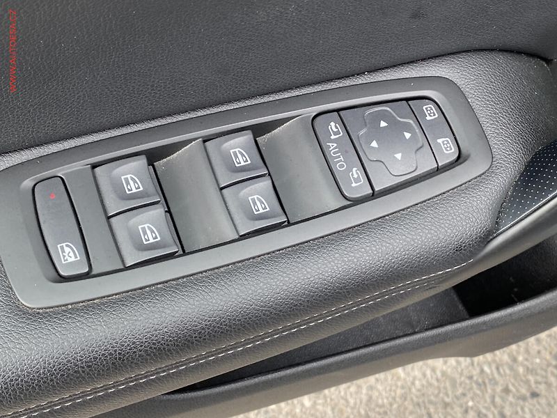 Renault Mégane (2019) 1.3 TCe, ČR, AT, navi, LED - fotka 11 z 17