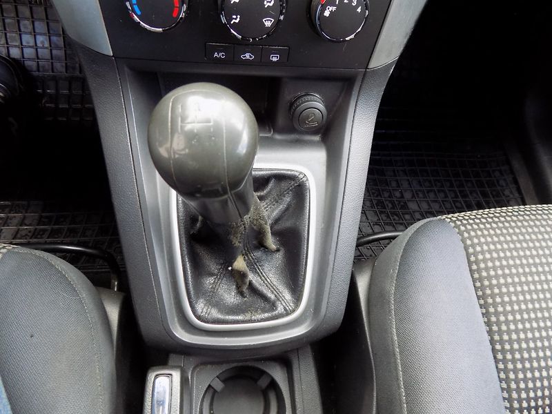 Chevrolet Captiva (2007) 2.0CDTi/4x4/Klimatizace/ - fotka 26 z 33