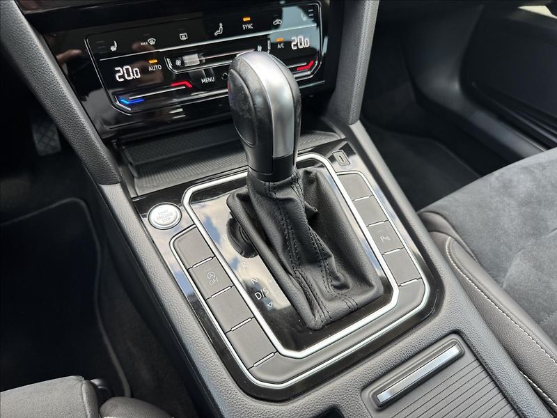 Volkswagen Passat 1,5 TSI 110kW Elegance 7DSG ČR - fotka 25 z 30