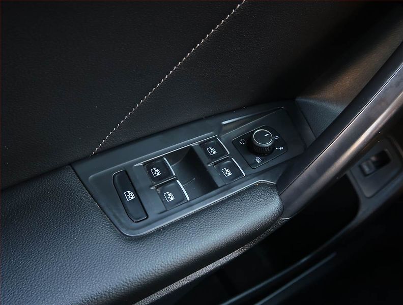 Volkswagen Tiguan Allspace (2023) R-Line 2.0 TDI - fotka 20 z 25