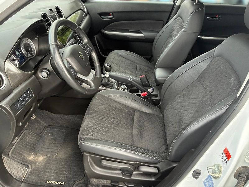 Suzuki Vitara (2023) ELEGANCE 1.4HEV 95kW 4x4 CZ - fotka 7 z 11